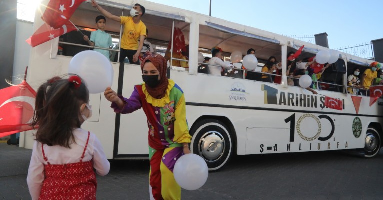 Sanat otobüsü Urfalı çocuklar için yollardaydı