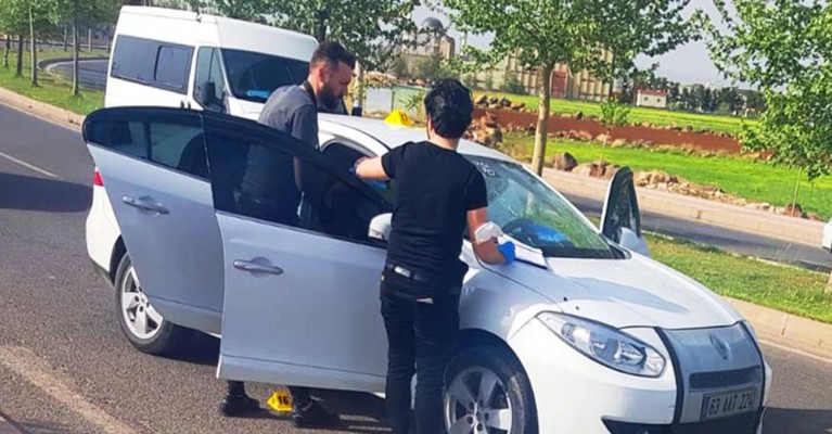 Şanlıurfa'da otomobil silahla tarandı: 1 ölü, 1 yaralı
