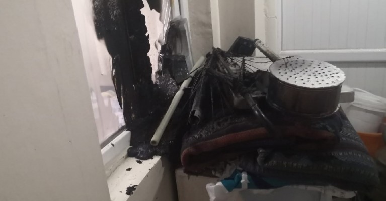 Sigara izmariti evi küle çeviriyordu