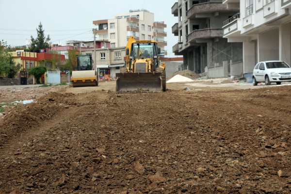 Siverek'te yeni yerleşim alanlarında yol çalışması