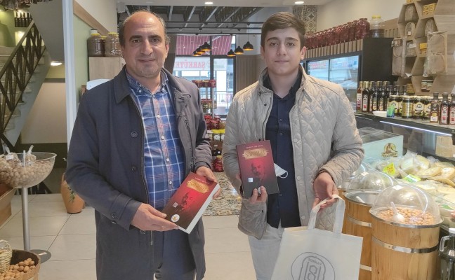 ŞURKAV, Ankara’da ‘Safahat’ kitabı dağıttı