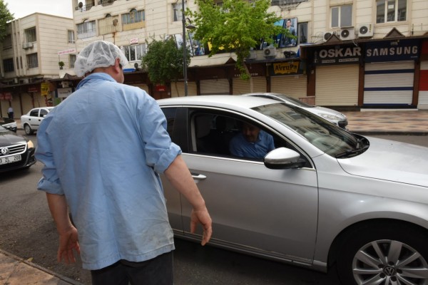 Vali Erin, kısıtlamada muaf olan iş yerlerini gezdi