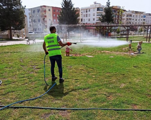 Viranşehir'de haşerelerle mücadele sürüyor