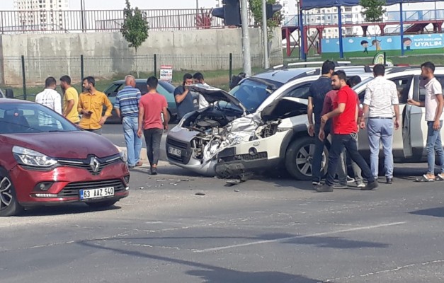 Karaköprü'de trafik kazası: 2 yaralı