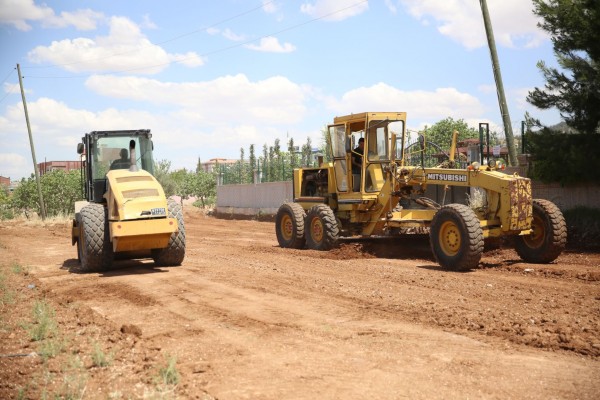 Karaköprü'de yol yapım atağı