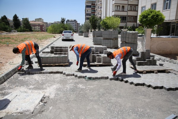 Karaköprü’de yollar kilitli parkeyle yenileniyor