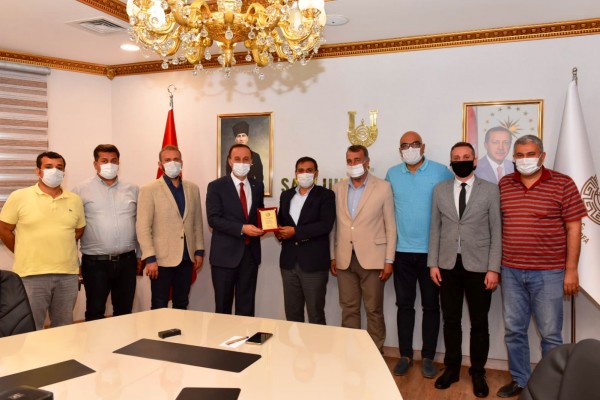 Şanlıurfaspor’dan Vali Erin ve Beyazgül’e plaket