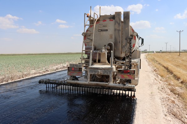 Akçakale kırsalındaki yollar asfaltla buluşuyor