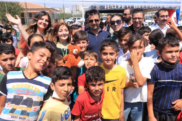 Çocuklar şenlikte doyasıya eğlendi
