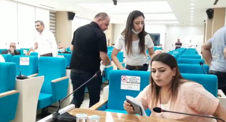 HDP'li meclis üyeleri salonu terk etti