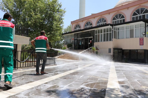 İbadethanelerde dezenfekte çalışmaları yapıldı
