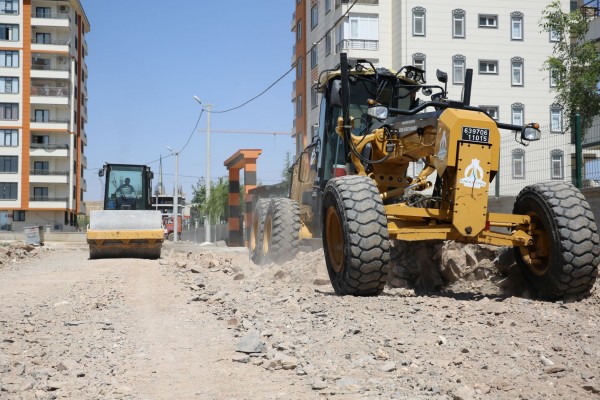 Mehmetçik Mahallesi’nde yeni yollar yapılıyor