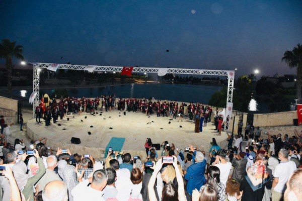 Mezun olan 124 hekim diplomalarını aldı
