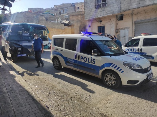 Şanlıurfa'da bir eve pompalı tüfekle ateş edildi
