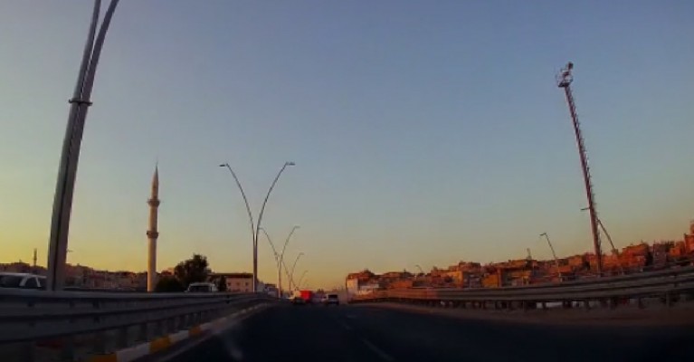 Şanlıurfa'da zincirleme kaza araba kamerasına yansıdı!