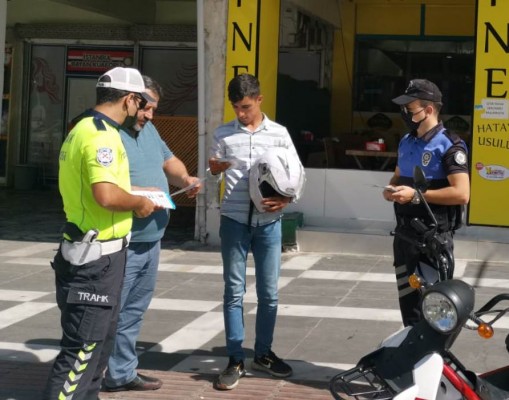 Sürücüler, trafik kuralları hakkında bilgilendirildi