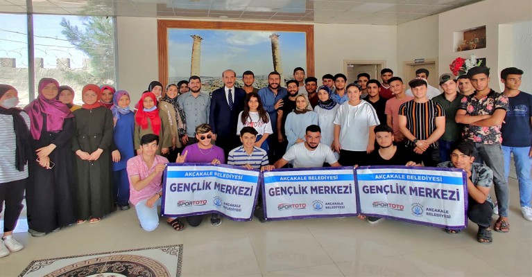 Yalçınkaya YKS öncesi gençlerle yemekte buluştu
