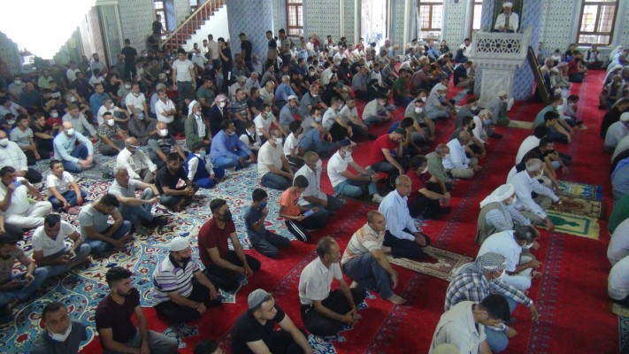 Şanlıurfa’da bayram namazı kılındı (EK)