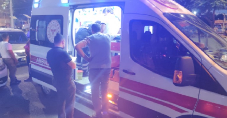 Şanlıurfa'da cadde ortasında bıçaklı kavga!