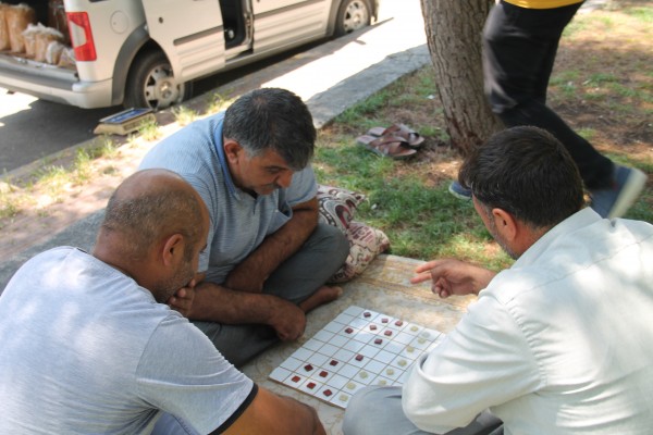 Şanlıurfa'da dama oyunu yaşatılıyor