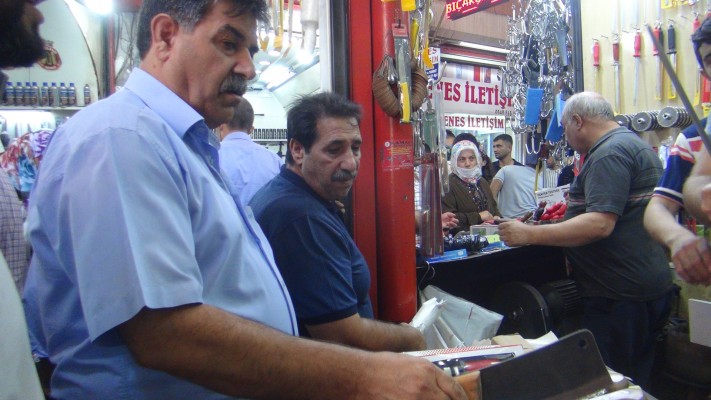 Şanlıurfa’da son gün bıçakçılara akın edildi