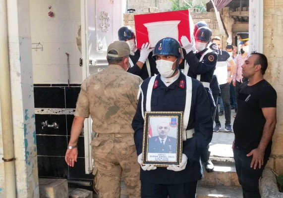 Uzman çavuş gözyaşlarıyla toprağa verildi