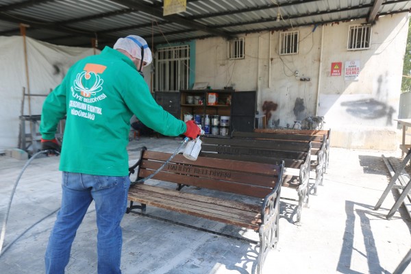 Haliliye'deki bank ve kamelyalar onarılıyor