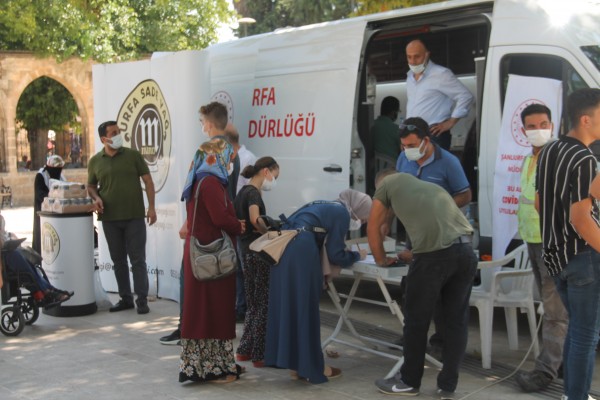 Şanlıurfa'da aşı olana pekmez hediye