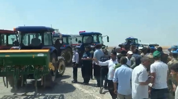 Şanlıurfa’da çiftçilerden traktörlü protesto