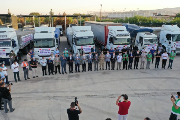 Şanlıurfa'dan afetzedelere yardım TIR'ları gönderildi