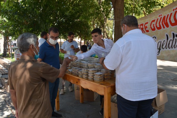 Siverek'te 20 bin kişiye aşure ikram edildi