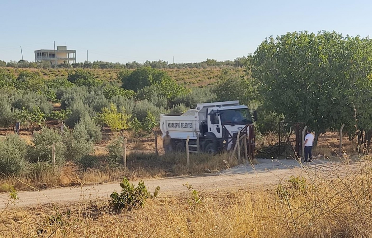 Belediye kamyonunun bağ evine kum dökmesine soruşturma!