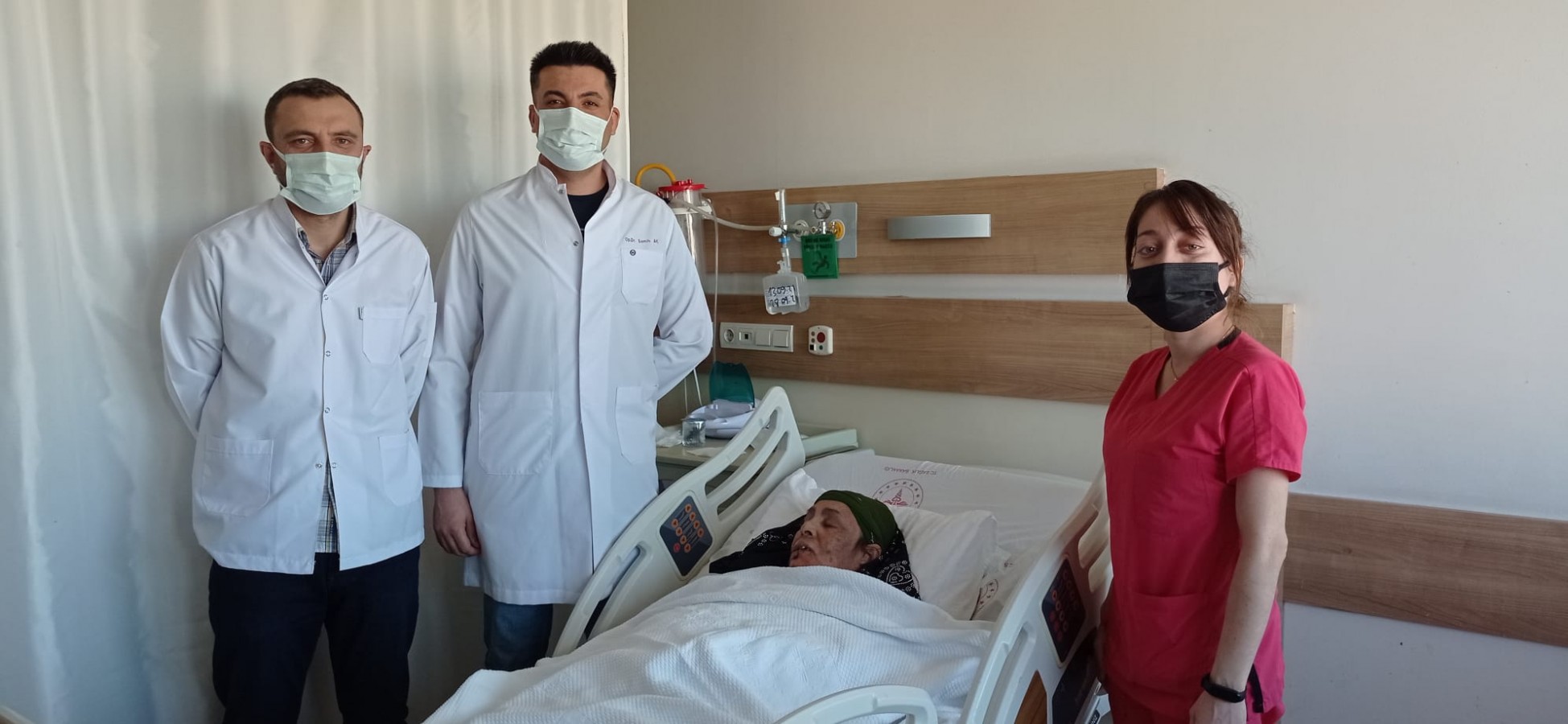 Dudak kanseri olan kadın sağlığına kavuştu