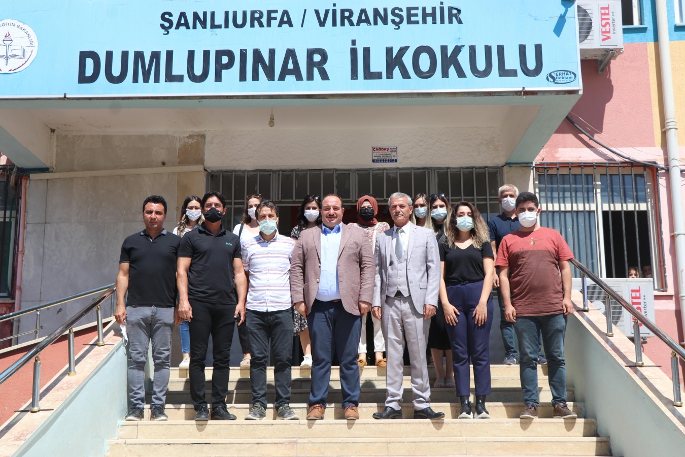 Ekinci, okulun ilk günü öğrencileri yalnız bırakmadı