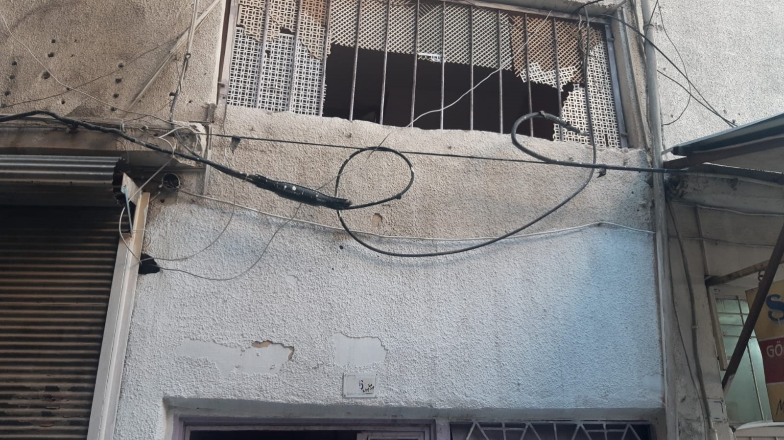Kablo hırsızları mahalleyi internetsiz bıraktı