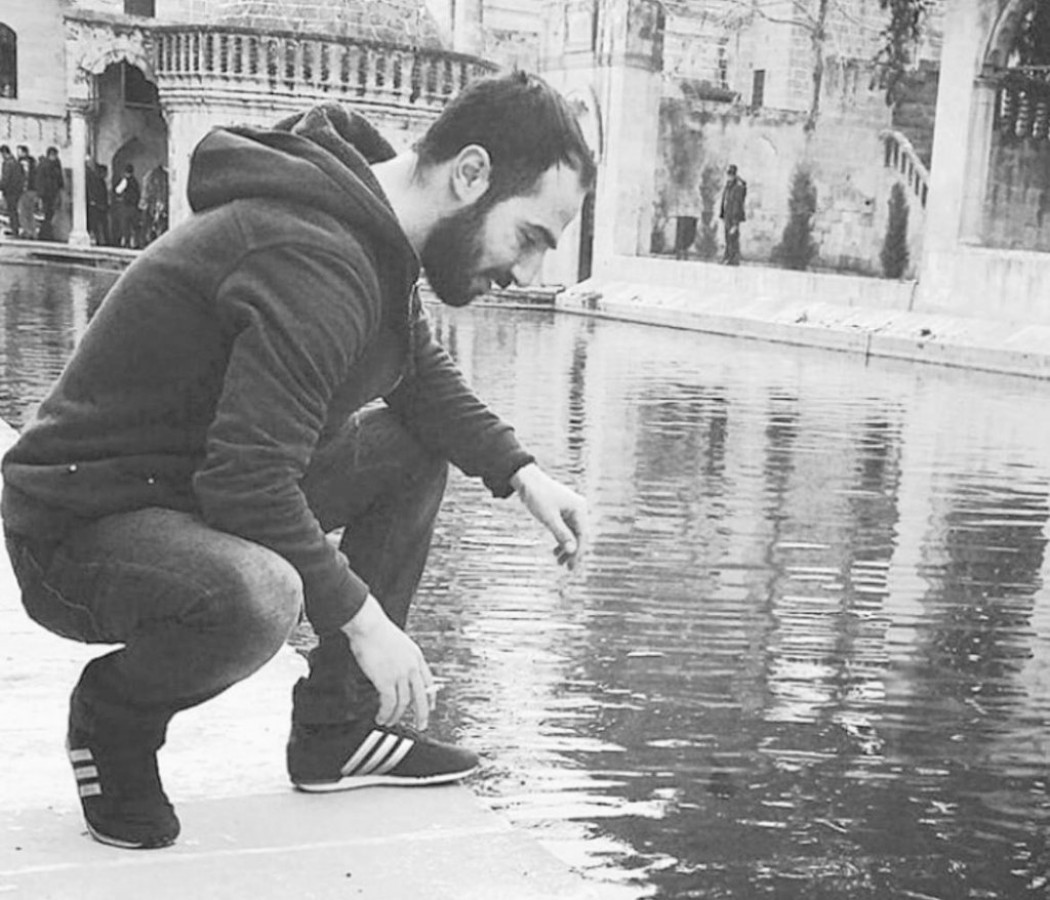 Patlayan lastiği değiştiren sürücü kamyonet çarpması sonucu öldü