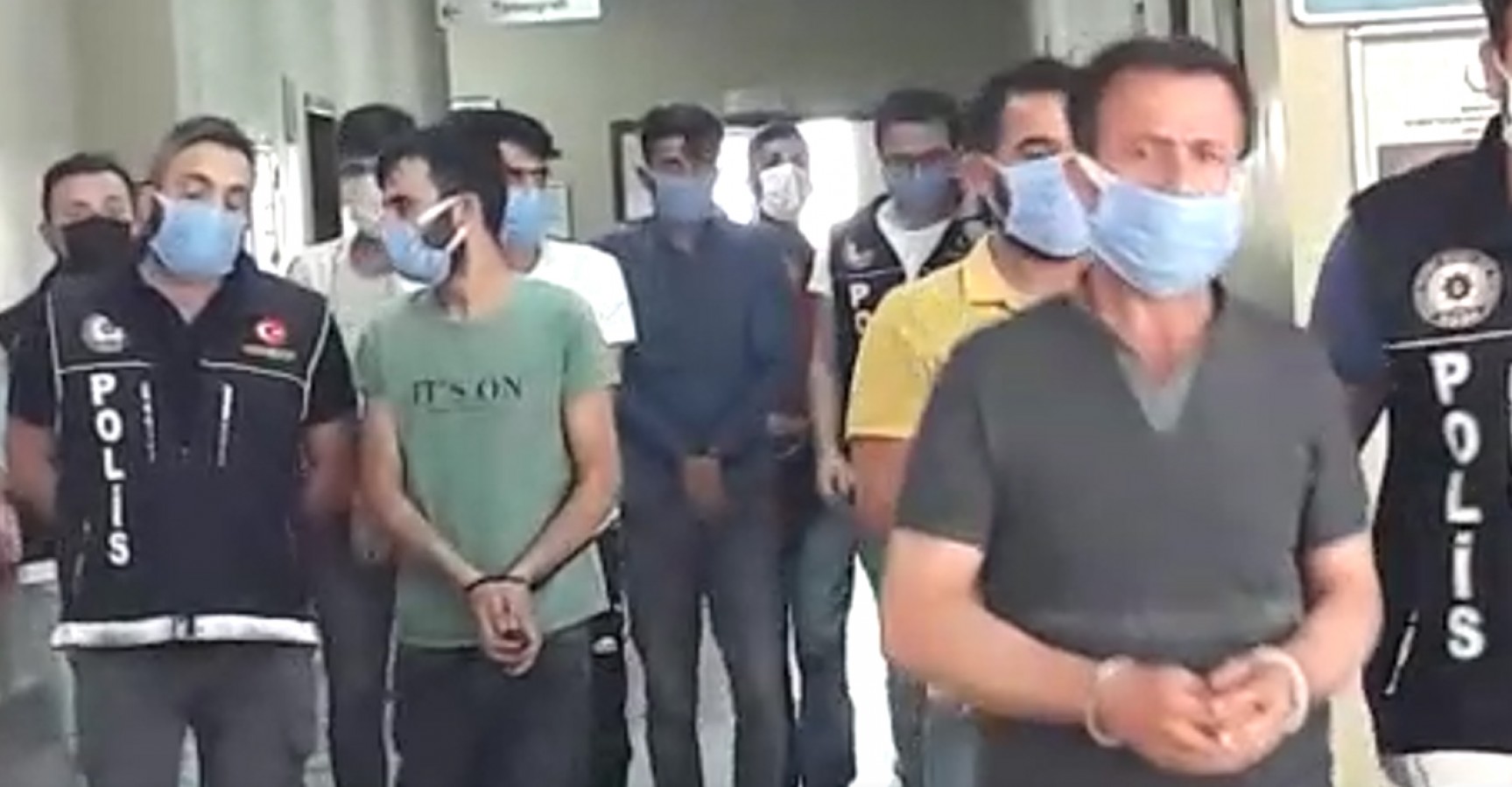 Şanlıurfa'da sokak satıcılarına baskın: 10 gözaltı
