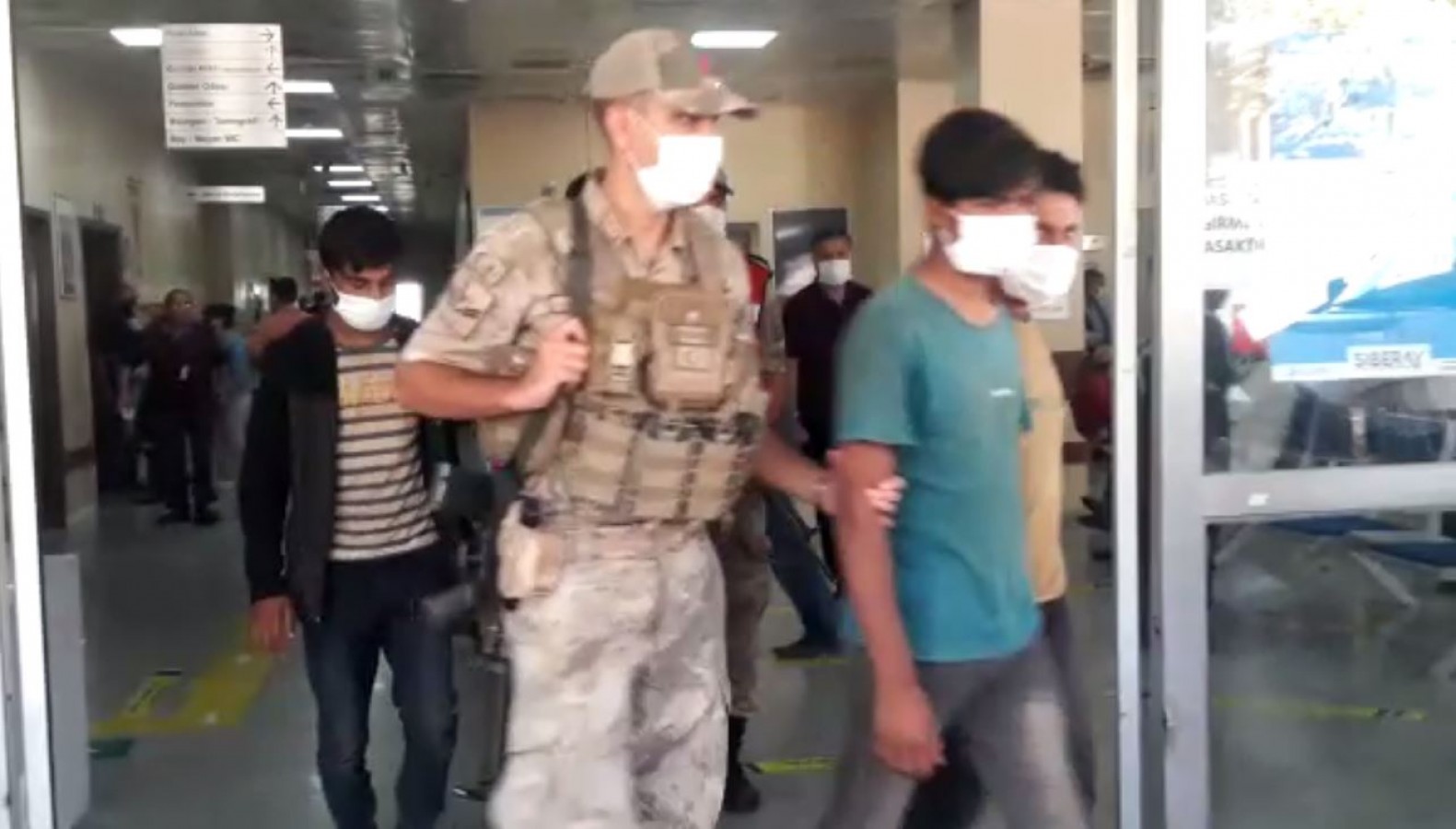 Taliban'dan kaçan 5 Afgan, Karaköprü'de yakalandı!