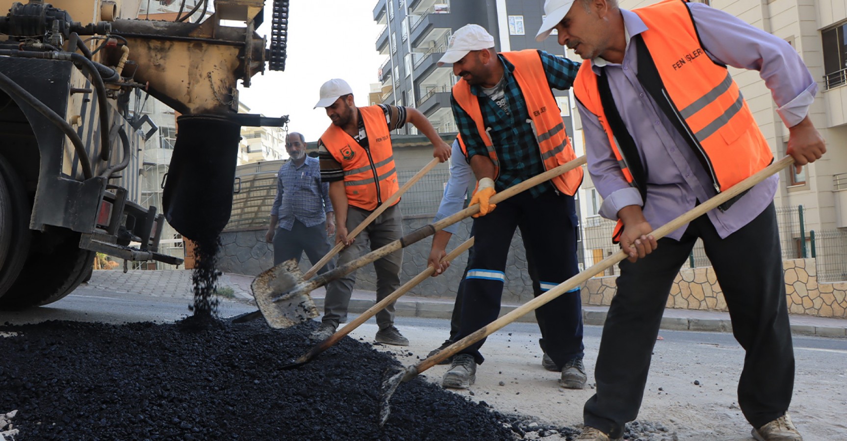 Deforme olan yollarda asfalt çalışması