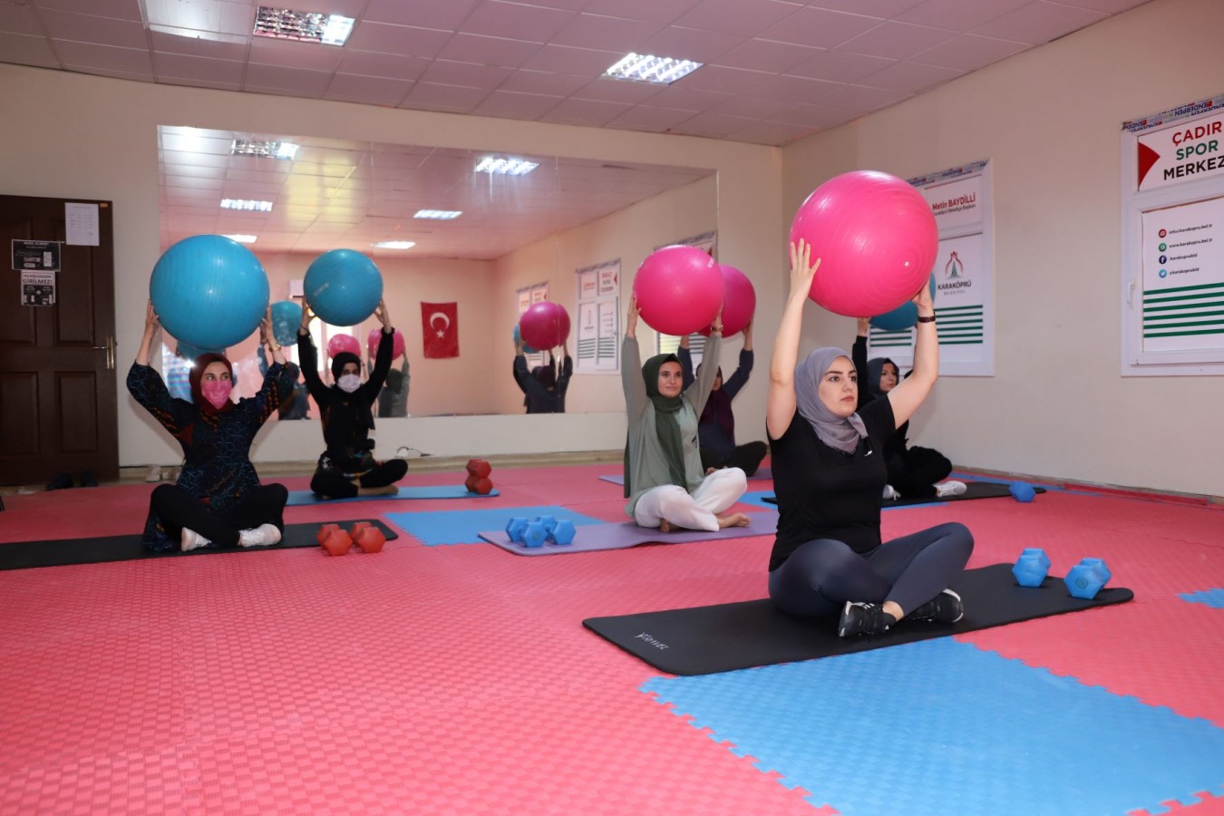 Karaköprü’de kadınlar spor yapıyor