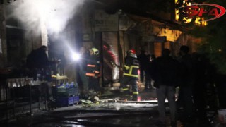 Urfa'da korkutan yangın! İş yeri alev alev yandı