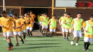 Urfa'da geleceğin futbolcuları yetişiyor