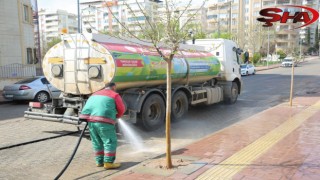 Karaköprü’de çamurlu yollar köşe bucak temizleniyor