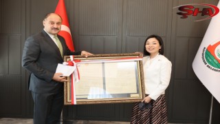 Başkan Gülpınar, Japon Prensese asırlık mektubu hediye etti
