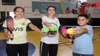 Yeni nesil spor pickleball Karaköprü’de gençlerle buluştu