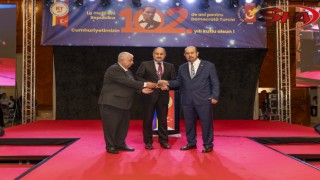 BAŞKAN GÜLPINAR’A “YILIN EN BAŞARILI BELEDİYE BAŞKANI” ÖDÜLÜ