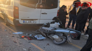 Şanlıurfa’da motosiklet minibüse çarptı kazada 3 kişi yaralı