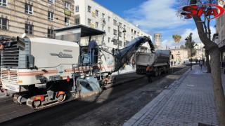 Divanyolu yayalaştırma projesinde asfalt öncesi zemin çalışması yapılıyor