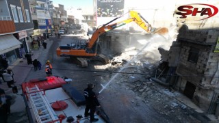 SSK Caddesi’nde yolu genişletmek için yıkım çalışmaları sürüyor