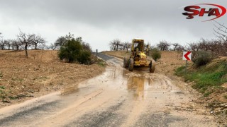 Büyükşehir ekipleri, selin zararını gidermek için sahada